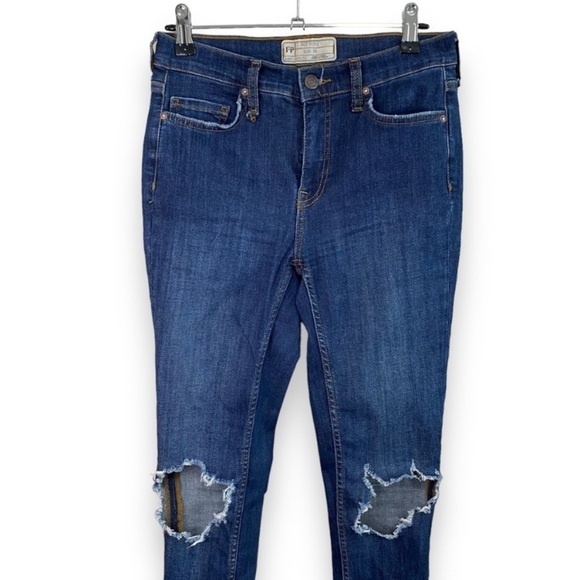 Free people - Dark Denim Busted Knee Skinny Jean - Size 26 turkey - Picture 3 of 9